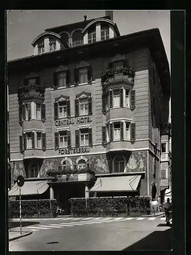 AK Bozen, Central Hotel Forsterbräu mit Strassenpartie