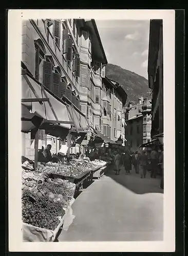 AK Bozen, Obstmarkt mit Ständen