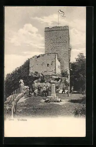 AK Annweiler, Burg Trifels mit Besuchern