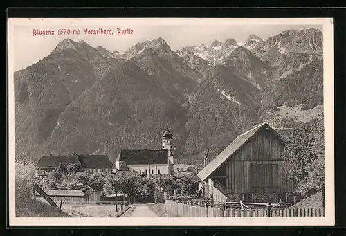 AK Bludenz, Kirche gegen Gebirgslandschaft