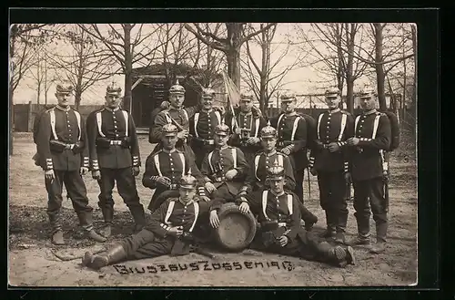 AK Zossen, Truppenübungsplatz, Gruppenaufnahme mit Soldaten in Gardeuniformen