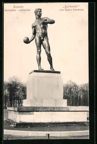 AK Dresden, Sportplatz Lenné-Strasse, Statue Ballwerfer