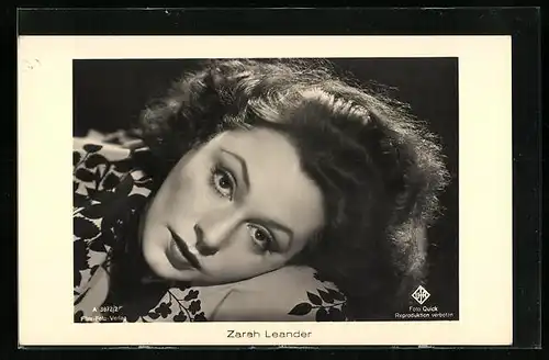 AK Schauspielerin Zarah Leander blickt verführerisch in die Kamera