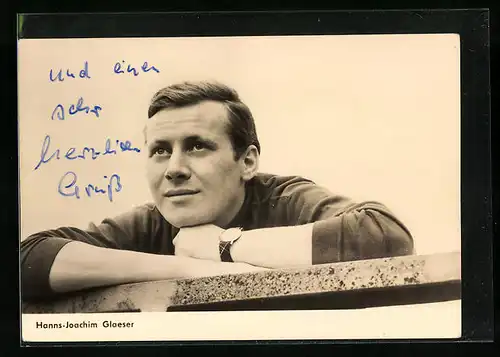 AK Schauspieler Hanns-Joachim Glaeser in nachdenklicher Pose