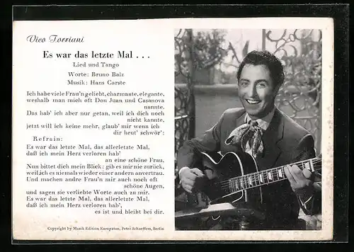 AK Schauspieler Vico Torriani mit einer Gitarre in der Hand