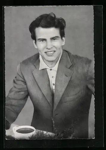 AK Schauspieler Horst Buchholz im Sakko und Hemd