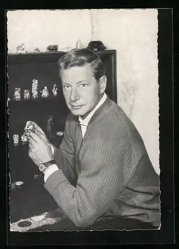 AK Schauspieler Dieter Borsche mit ernstem Blick