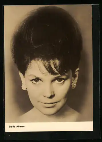 AK Schauspielerin Doris Abesser mit edlen Ohrringen