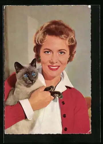 AK Schauspielerin Cornell Borchers mit einer Katze im Arm