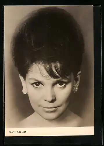 AK Schauspielerin Doris Abesser mit edlen Ohrringen