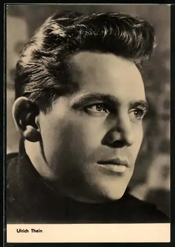 AK Schauspieler Ulrich Thein mit verträumtem Blick