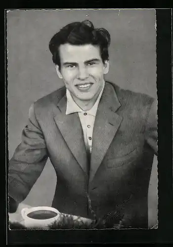 AK Schauspieler Horst Buchholz im Nadelstreifenanzug