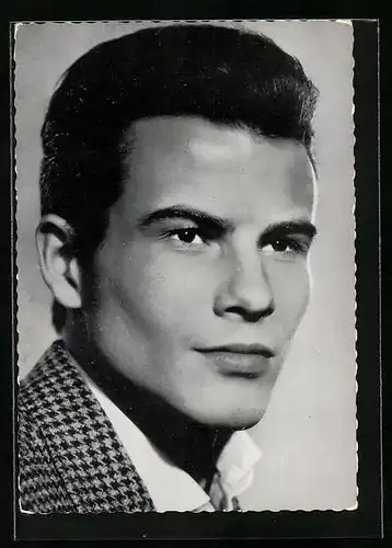 AK Schauspieler Horst Buchholz mit kariertem Sakko