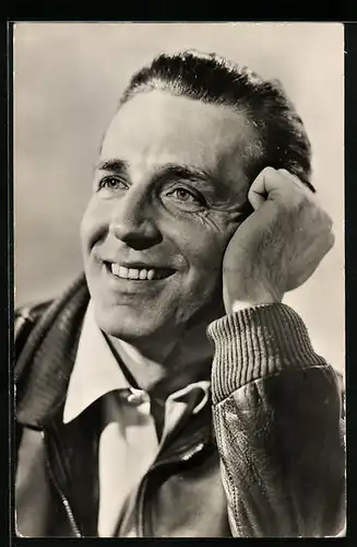 AK Schauspieler Hans-Peter Thielen mit sympathischem Lächeln