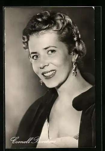 AK Schauspielerin Cornell Borchers in Abendrobe und Ohrringen