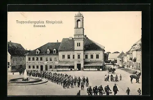 AK Königsbrück, Truppeneinmarsch auf dem Marktplatz