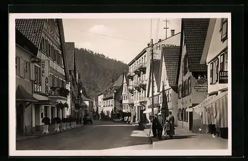 AK Hornberg i. Schwarzwald, Strasse mit Hotel Adler