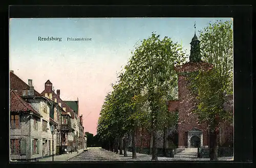 Goldfenster-AK Rendsburg, Prinzenstrasse, Gebäude mit leuchtenden Fenstern