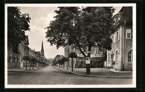 AK Spaichingen i. Württ., Bahnhofstrasse mit Restaurant