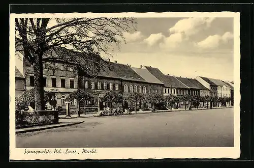 AK Sonnewalde /Nd.-Laus., Markt mit Gasthaus Zum goldenen Löwen und Postamt