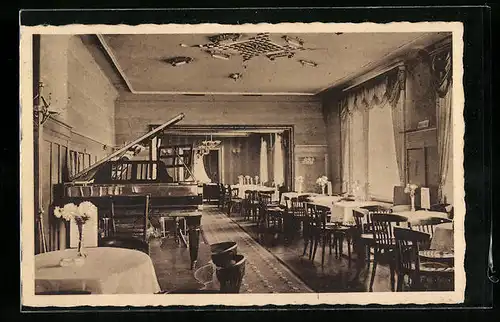 AK Senftenberg /N.-L., Schloss-Cafe, Innenansicht