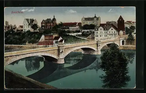 AK Saalfeld, an der Brücke mit Blick auf die Stadtvillen
