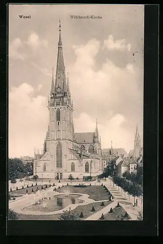 AK Wesel, Parkanlagen mit Wasserspiel vor der Willibrodi - Kirche