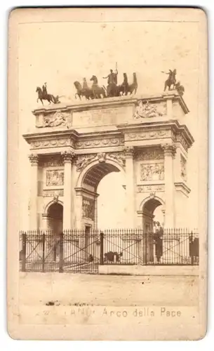 Fotografie unbekannter Fotograf, Ansicht Mailand, Blick auf das Arco della Pace