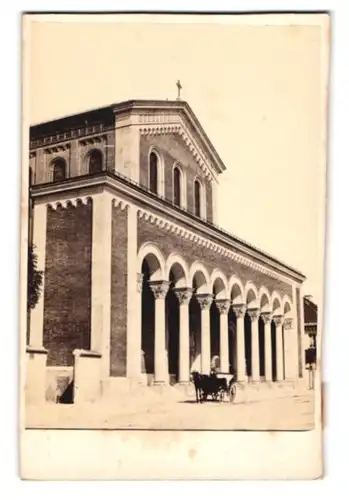 Fotografie unbekannter Fotograf, Ansicht München, Kutsche vor der Basilica St. Bonifaz