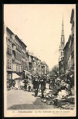 AK Villefranche, La Rue Nationale un jour de marché