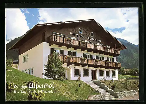 AK St. Leonhard i. Passeier, Pension Alpenhof mit Strassenpartie