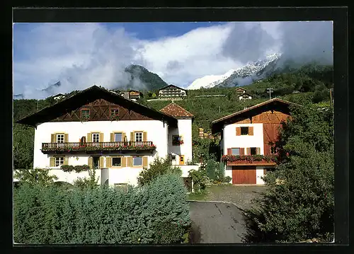 AK Kuens b. Meran, Gasserhof mit Bergpanorama