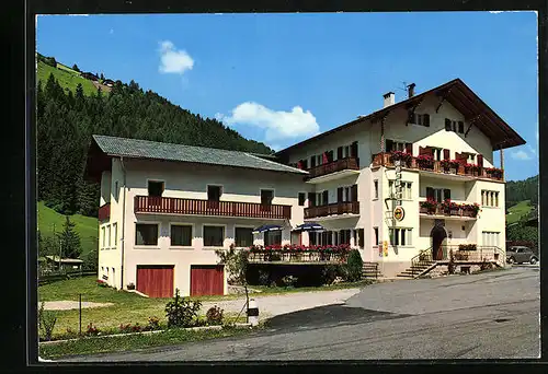AK Astfeld im Sarntal, Gasthof und Restaurant Sonne - Strassenansicht