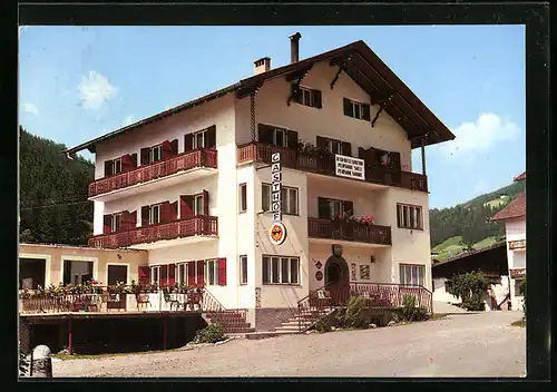 AK Astfeld im Sarntal, Gasthof Sonne von der Strasse gesehen