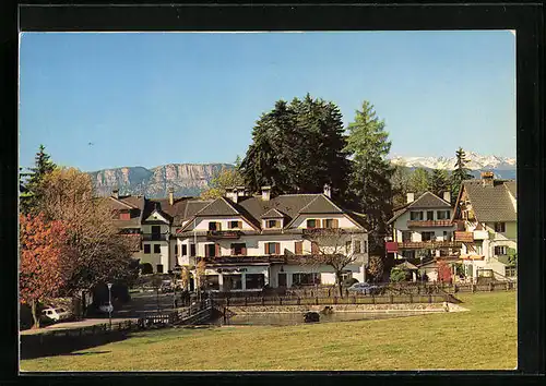 AK Oberbozen /Ritten, Ortspartie mit Wasserbecken und Häusern