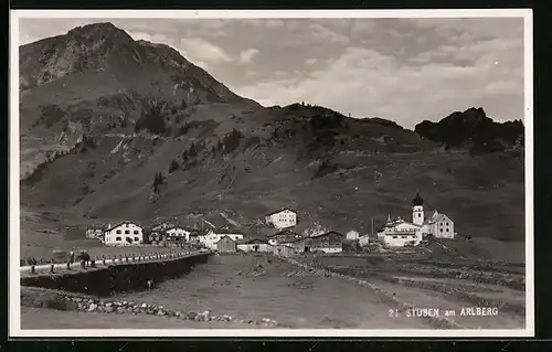 AK Stuben am Arlberg, Teilansicht mit Bergen