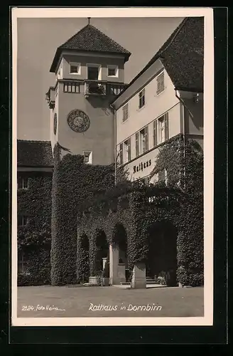 AK Dornbirn, Rathaus, mit Efeu bewachsen