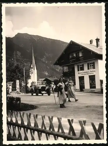 Fotografie Jooss, Bad Aibling, Ansicht Bayrischzell, Bäckerei Michael Bschorer, Kirche, Strassenansicht mit Auto