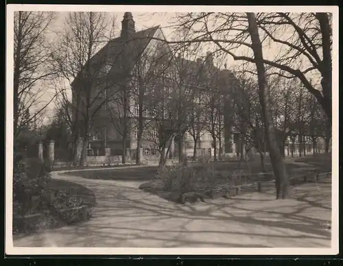 Fotografie unbekannter Fotograf, Ansicht Berlin, Strasse an der Augusta-Schule 1929