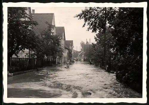 Fotografie unbekannter Fotograf, Ansicht Reichenbach, Flutkatastrophe - Überschwemmung in der Stuttgarter Strasse 65