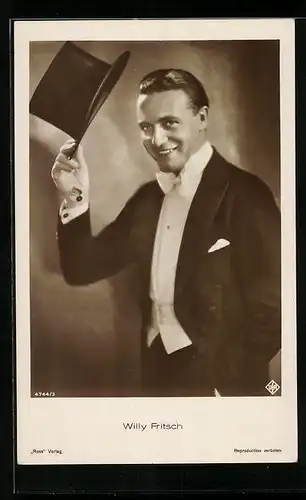 AK Schauspieler Willy Fritsch mit Zylinder und Smoking