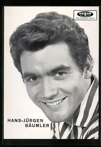 AK Schauspieler Hans-Jürgen Bäumler im gestreiftem Hemd