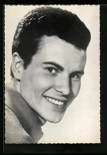 AK Schauspieler Horst Buchholz als smarter junger Mann