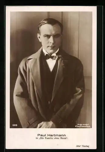 AK Schauspieler Paul Hartmann im Mantel mit Fliege