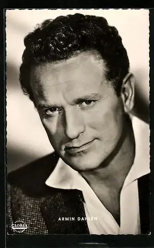 AK Schauspieler Armin Dahlen mit offenem Kragen und Sakko