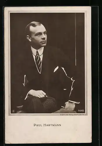AK Schauspieler Paul Hartmann im elegantem Anzug