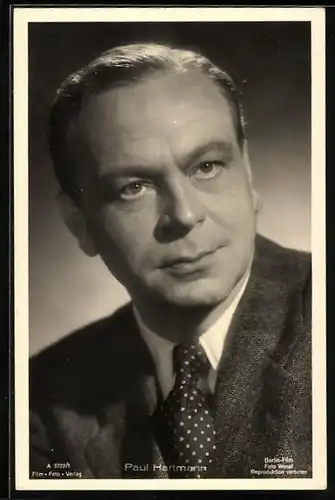 AK Schauspieler Paul Hartmann posiert mit ernster Miene