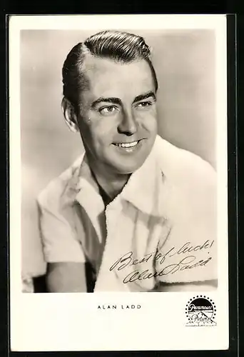 AK Schauspieler Alan Ladd mit smartem Lächeln