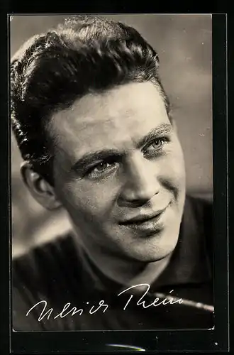 AK Schauspieler Ulrich Thein mit charmantem Lächeln