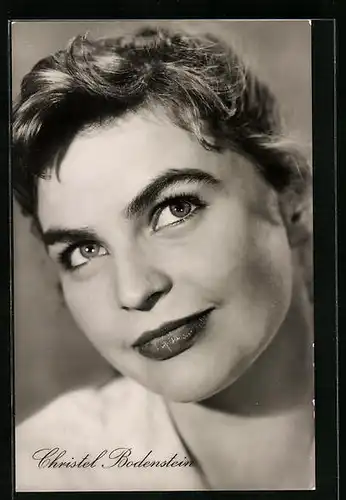 AK Schauspielerin Christel Bodenstein blickt lächelnd nach oben